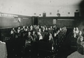 Interior class photograph, April 22, 1925 thumbnail