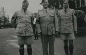 Soldiers visit Edmonds Street School, 1944 thumbnail