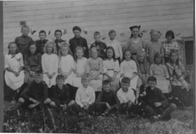 Boys and girls at Riverway West School, 1921 thumbnail