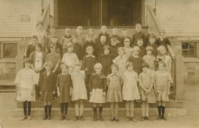Miss Black and her class at Kingsway West, [1925 or 1926] thumbnail