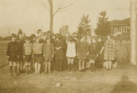 Kingsway West school children, 1920 thumbnail
