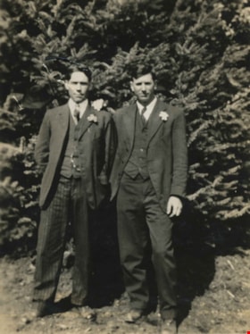 Emerson Doran (left) and Murdoch McMurray, 1917. Item no. 229-004 thumbnail