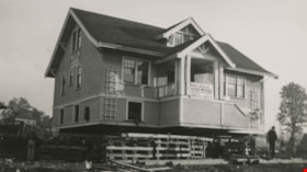 Grant family home being moved, October 1946 thumbnail