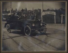 Parade on Kingsway, September 30, 1913 thumbnail