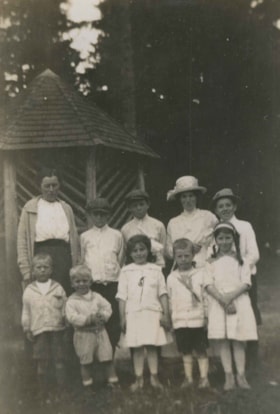 Longstaff family picnic, [1919 or 1920] thumbnail