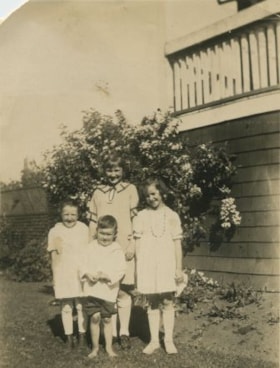 The Beaton kids, 1923 thumbnail