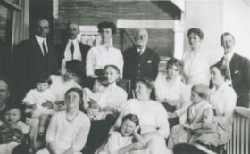 Ward family, [1912] (date of original) thumbnail