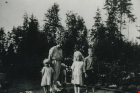 Shaw family, [1924] (date of original), copied 1992 thumbnail