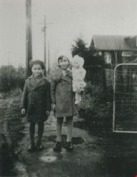 Jackson family, 1933 (date of original), copied 1992 thumbnail
