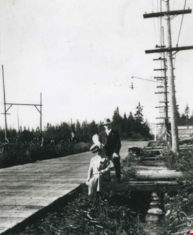 Bob and Olive Urquhart beside Boundary Road, March 19, 1913 (date of original), copied 1992 thumbnail