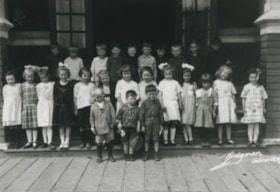 Schou Street School students, [1920] (date of original), copied 1992 thumbnail