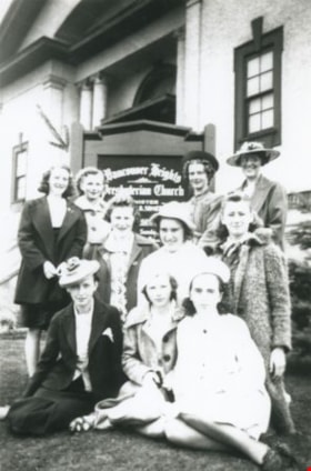 Women at Vancouver Heights Presbyterian Church, [194-] (date of original), copied 1992 thumbnail