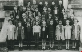 Gilmore Avenue School Grade 1 class, 1941 (date of original), copied 1992 thumbnail