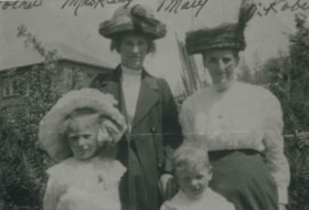 Clark family and Mrs. King, 1912 (date of original), copied 1992 thumbnail