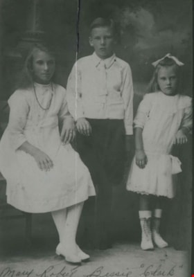Clark family, [1919] (date of original), copied 1992 thumbnail
