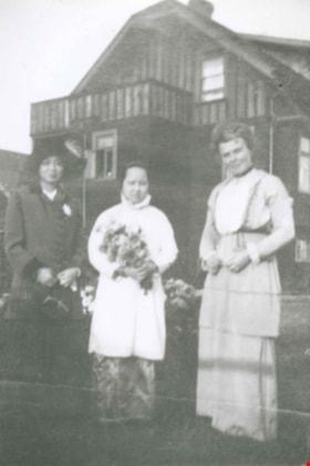 Mrs. Tom Jun, Mrs. Chang Yat Wing, and Alice Grant, [191-?] (date of original), copied 1992 thumbnail