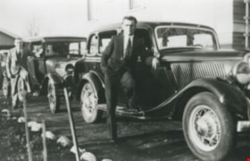 1935 Ford and 1918  thumbnail