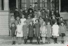 Capitol Hill School Grade 4 class, [1927] (date of original), copied 1992 thumbnail