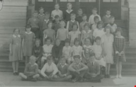 Kingsway West School Grade 4 class, 1935 (date of original), copied 1992 thumbnail
