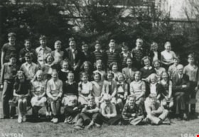 Kingsway West School Grades 5 and 6 Class, 1948 (date of original), copied 1992 thumbnail