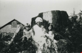Bonnett family, 1918 (date of original), copied 1992 thumbnail