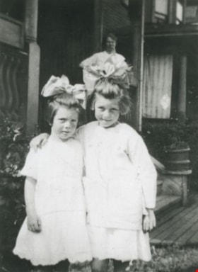 Bessie and Helen Stack, [192-] (date of original), copied 1992 thumbnail