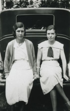 Helen and Bessie Stark, 1936 (date of original), copied 1992 thumbnail