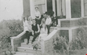 McKenzie family, [191-?] (date of original), copied 1992 thumbnail