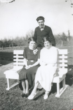McKenzie family, [1920] (date of original), copied 1992 thumbnail