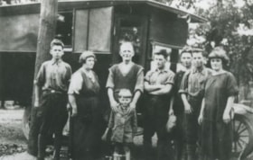 Wright Family, 1924 (date of original), copied 1992 thumbnail