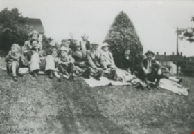 Wright family picnic, [194-?] (date of original), copied 1992 thumbnail