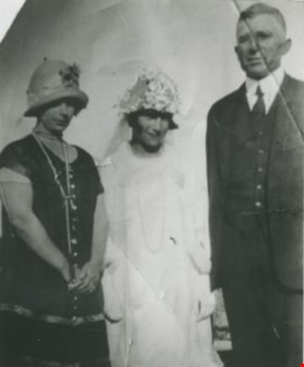 Bearn family, 1925 (date of original), copied 1992 thumbnail