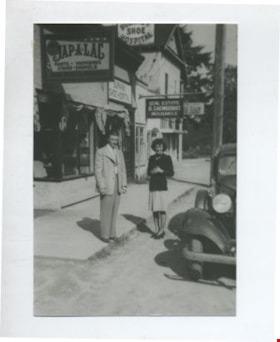 Edna and Bill Maggs, 1942 (date of original), copied 1992 thumbnail