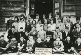 Gilmore Avenue School Grade 7 class, 1927 (date of original), copied 1992 thumbnail