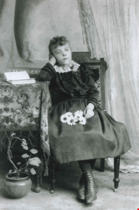 Young girl, [between 1890 and 1910] (date of original), copied 1995 thumbnail