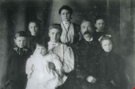 Byrne family, [1907] (date of original), copied 1995 thumbnail