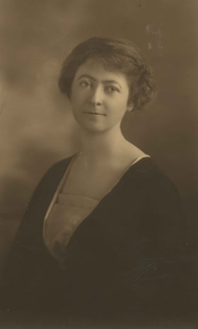 Sloane sister, [1912] thumbnail