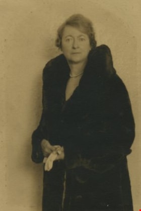 Woman in a fur coat, [1925] thumbnail