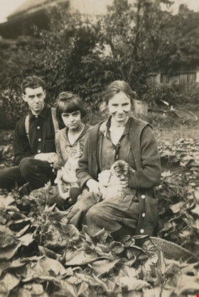 Gordon, Bea and Mina Lubbock, [1920] thumbnail