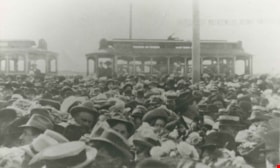 Large crowd at Edmonds and Kingsway, 1912 (date of original), copied [1997] thumbnail