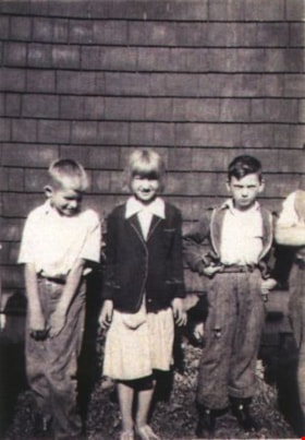 Children in front of Seaforth School, [1945] (date of original), copied [1996] thumbnail