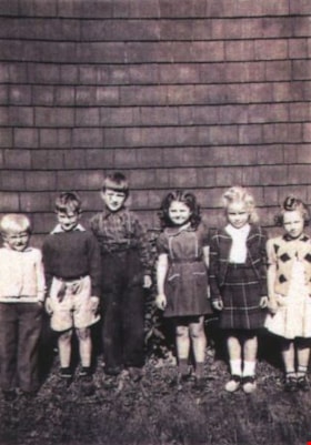 Group in front of Seaforth School, [1945] (date of original), copied [1996] thumbnail