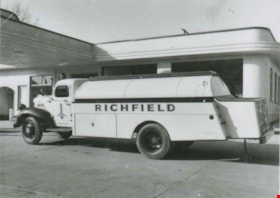 Gas Delivery Truck, [194-] (date of original), copied 1991 thumbnail