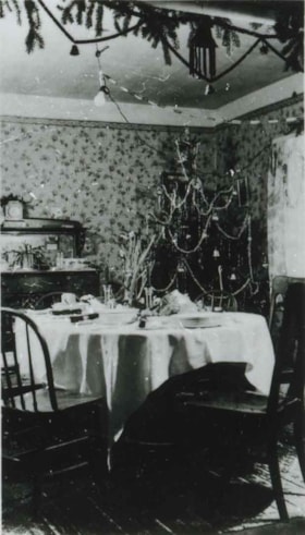 Bellinger family home at Christmas, [1934 or 1935] (date of original), copied 1991 thumbnail