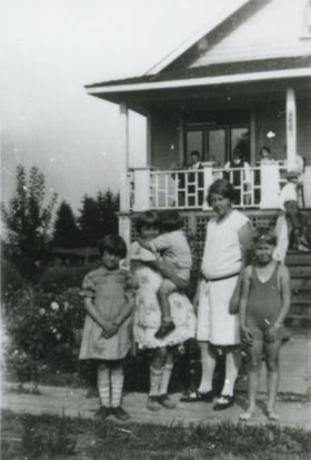 Bellinger and Baker children, [1929 or 1930] (date of original), copied 1991 thumbnail