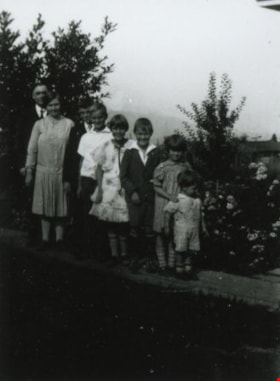 Bellinger family, [193-] (date of original), copied 1991 thumbnail
