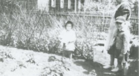 Auvache-Murley family, 1944 (date of original), copied 1991 thumbnail