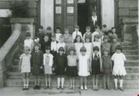 Gilmore Avenue School Grade 1 Class, 1930 (date of original), copied 1991 thumbnail