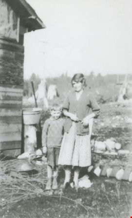 Vincent Murray and his mother, [between 1930 and 1934] (date of original), copied 1991 thumbnail