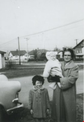 Carol and Valerie Shantz with Ida Cary, [1955] (date of original), copied 1991 thumbnail
